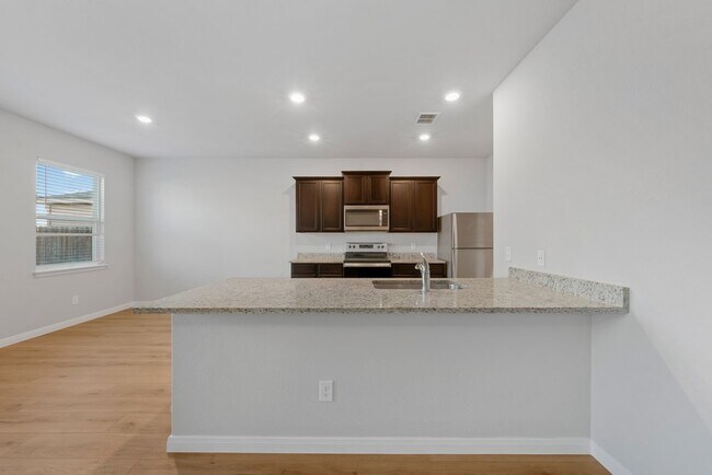 Building Photo - Spacious 3-Bed Townhome with Garage & Fenced Yard in New Braunfels – 1,920 Sq Ft!