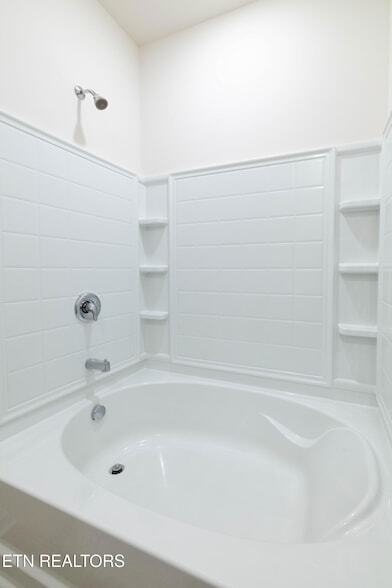 Building Photo - 4714 Willow Bluff Cir