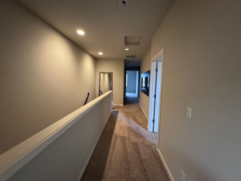 Building Photo - 1411 NE Park Dr