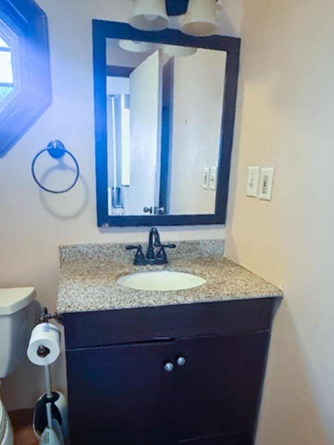 Building Photo - 30-32 Sherman St - Lakefront Living, Right in the Heart of Burlington