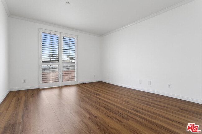 Building Photo - 12000 Goshen Ave