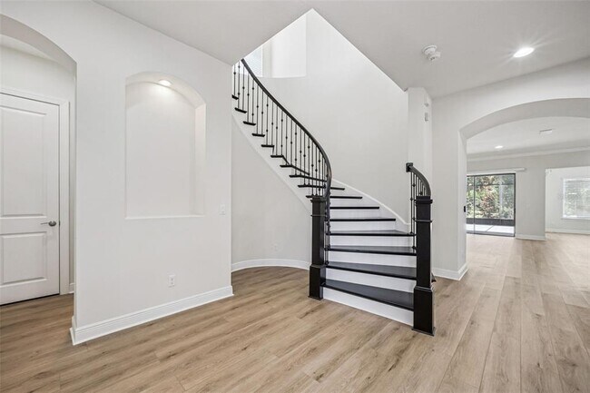 Building Photo - 10819 Savona Way