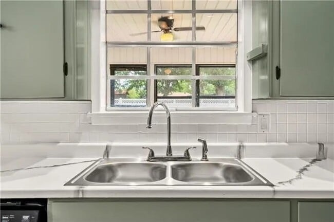 Building Photo - Single Family Residence