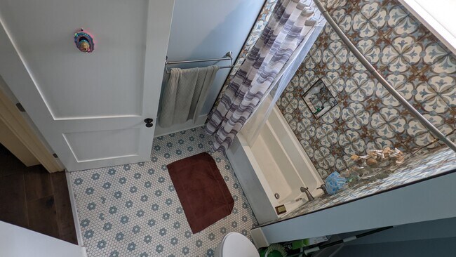 Building Photo - 1738 Allen St