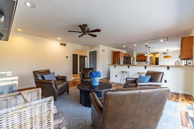 Building Photo - 9885 Belmont Ct