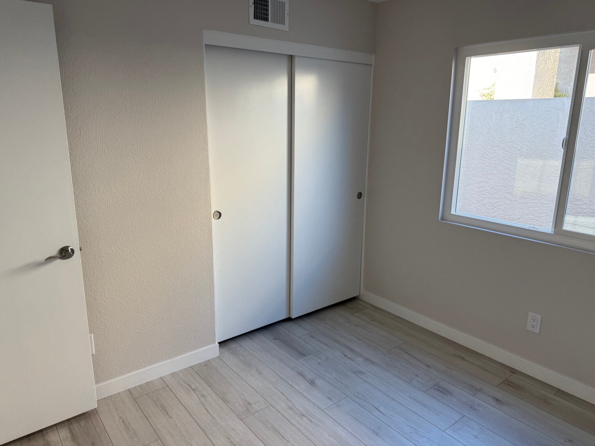 Building Photo - 2136 Waterside Dr