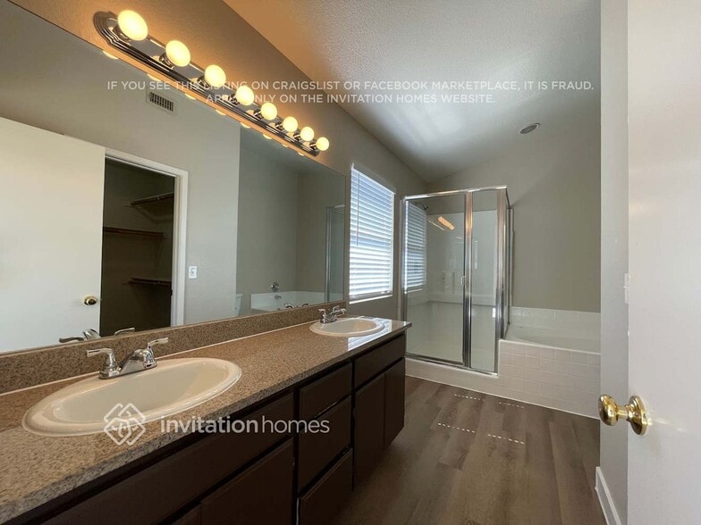 Building Photo - 3608 Russian Olive St