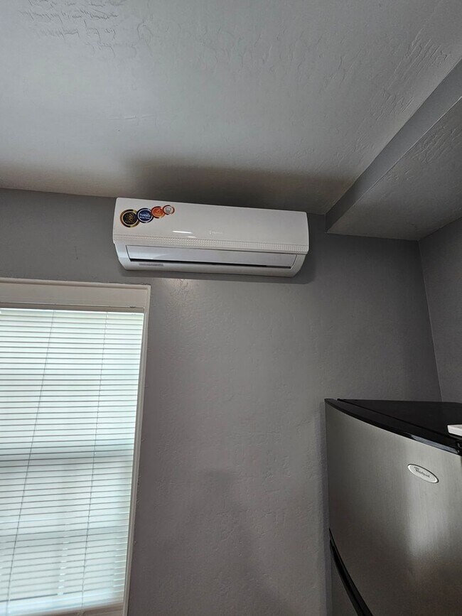 Building Photo - 908 6th St