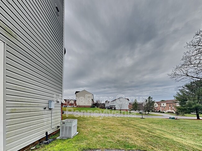Building Photo - 331 Carters Grove Dr