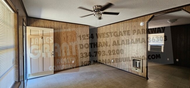 Building Photo - 2404 Scott Rd