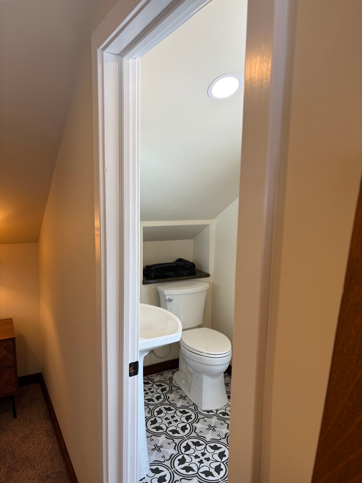 Building Photo - 1630 Round House Rd