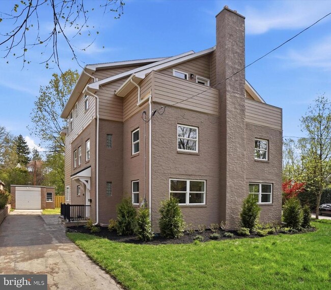 Building Photo - 425 Grove Pl
