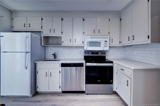 Building Photo - 8 Spring W