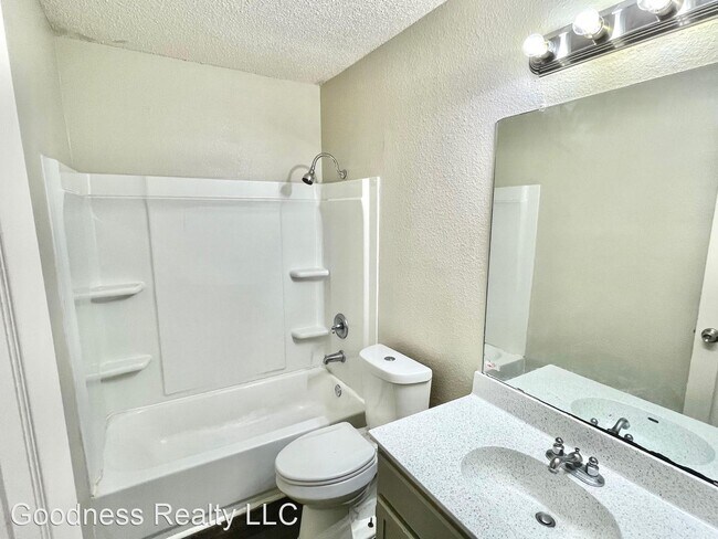 Building Photo - 2 br, 2.5 bath House - 8811 Schick Road C