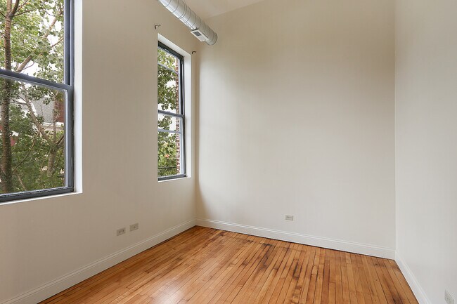 Building Photo - 1843 S Racine Ave