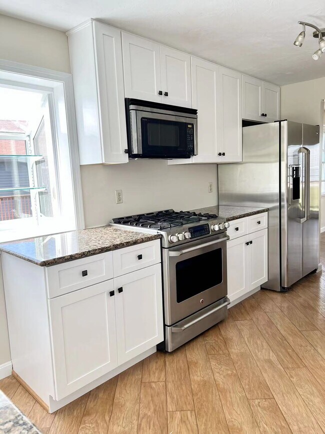 Building Photo - 200 Heroux Blvd