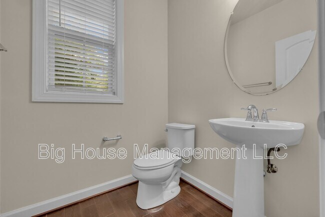 Building Photo - 3713 Chancelsors Dr