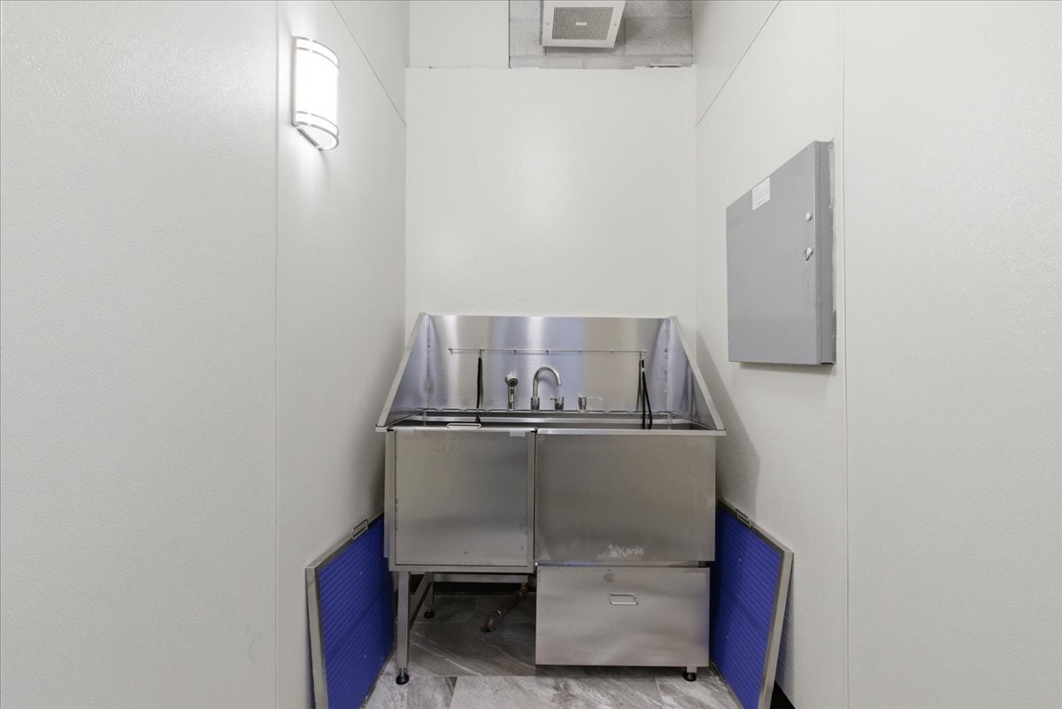 Building Photo - 340 W Superior St