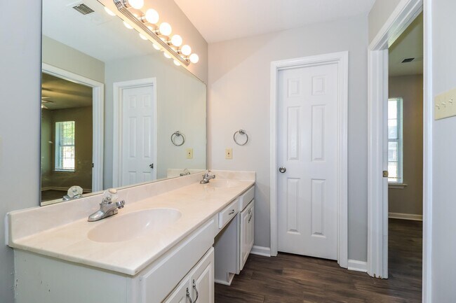 Building Photo - 8112 Country Mill Cove