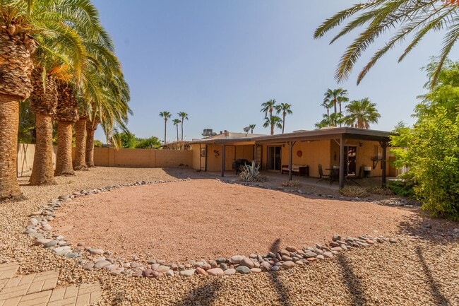 Building Photo - ****COMING SOON****  Nice 2-bedroom 2 bath home in Sun Lakes 55 + community!