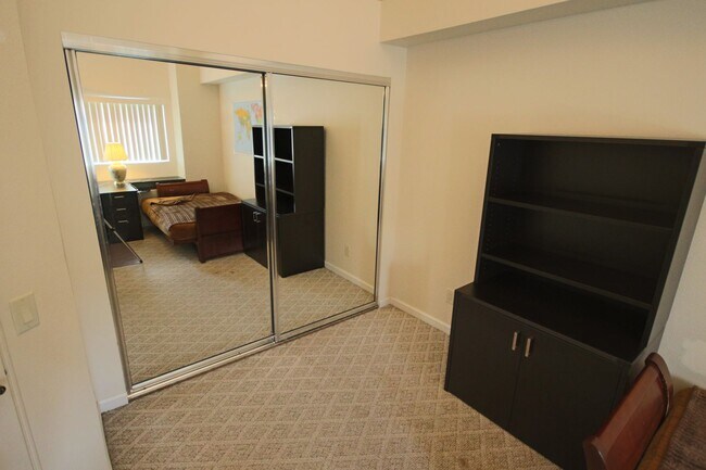 Building Photo - Furnished 3 Bedroom UTC/La Jolla Townhome
