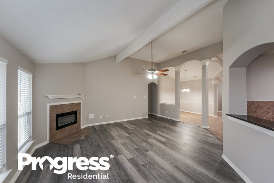 Building Photo - 7811 Iris Glen Ln