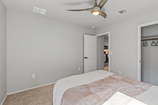 Building Photo - 6021 Roderick Dr