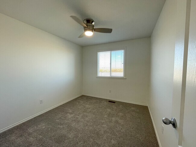 Building Photo - 10826 Hackberry St