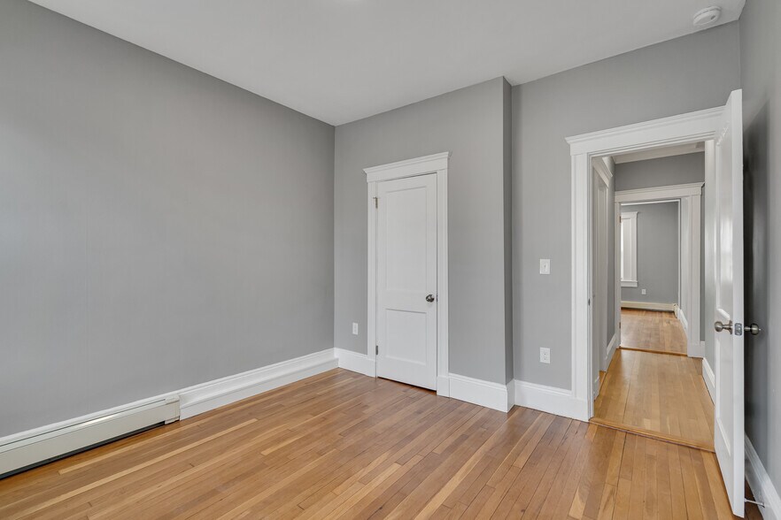 Building Photo - 142 Sutherland Rd