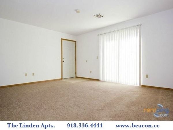 Building Photo - 812 E 8th St