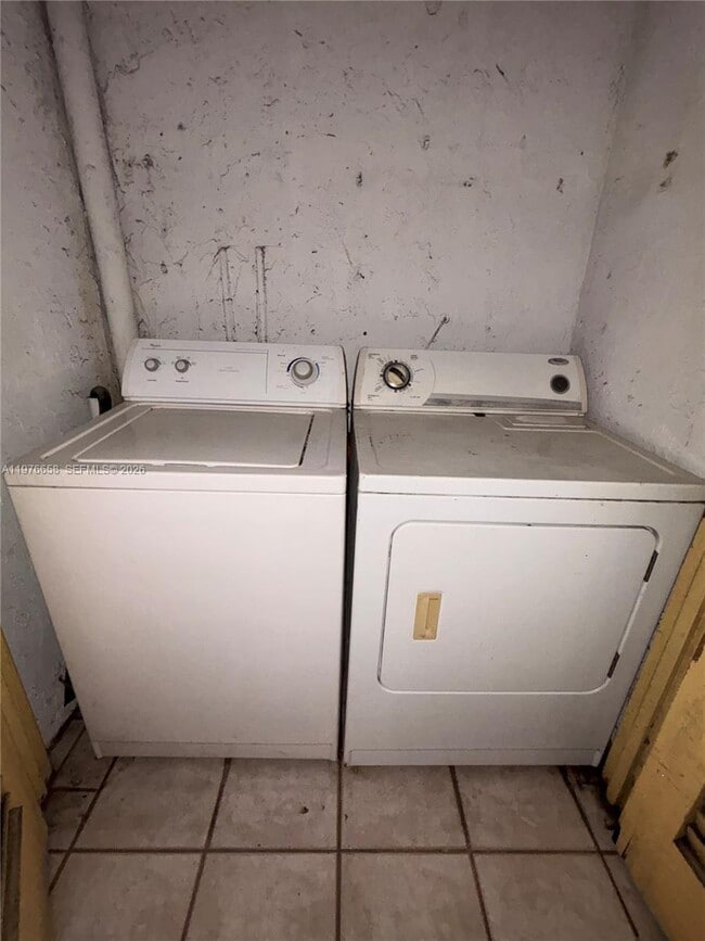 Building Photo - 13701 Kendale Lakes Cir