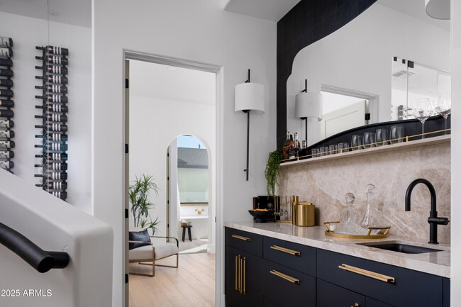 Building Photo - 4120 N 44th Pl