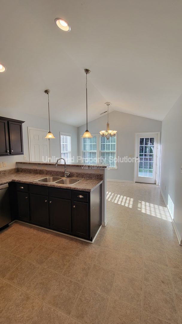 Building Photo - 226 Chambers St