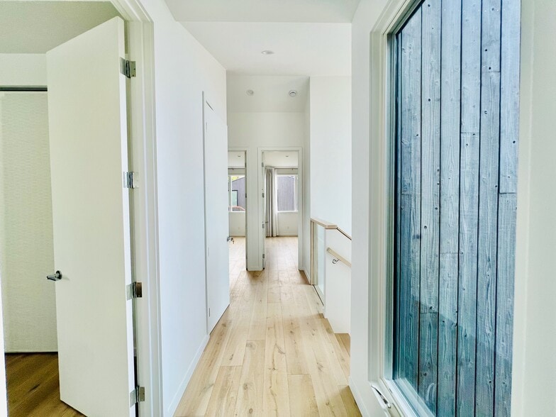 Building Photo - 112 Grandview St