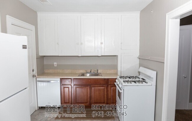 Building Photo - 104-108 Henderson St