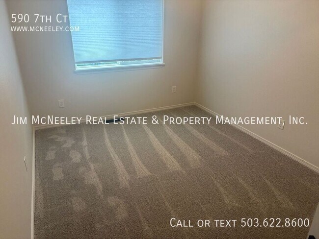 Building Photo - 590 7th Ct