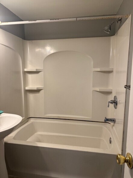 Bathroom - 3429 5th St SE