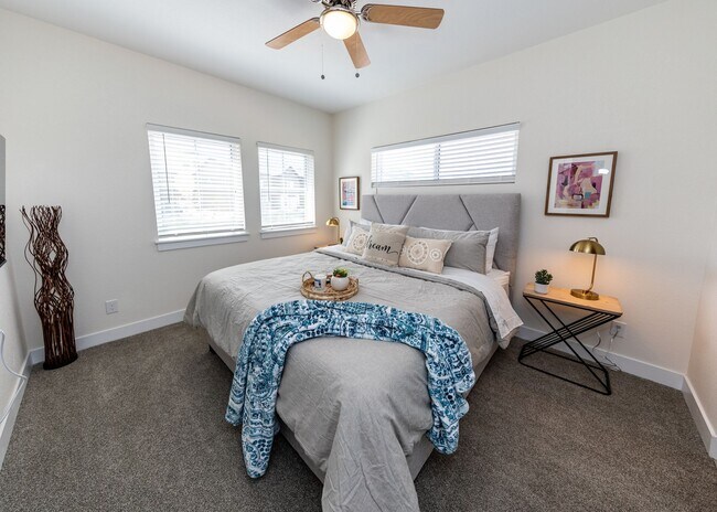 Building Photo - 1 Bed Luxury Apartment near Garden of the Gods