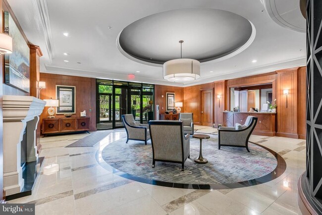Building Photo - 8220 Crestwood Heights Dr