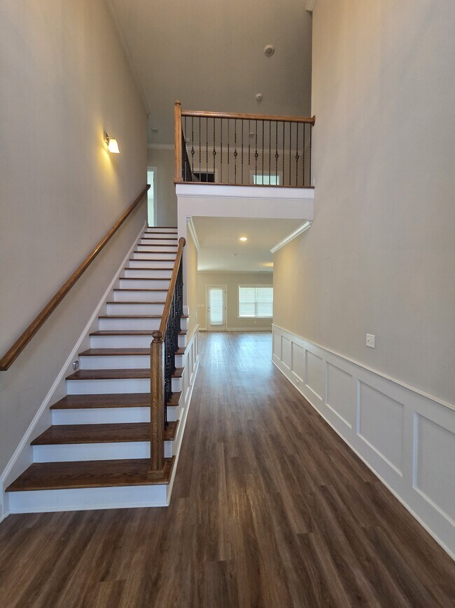 Building Photo - 2105 Thornbury Cove
