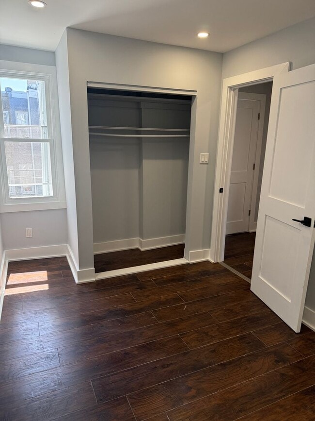 Building Photo - Charming 2-Bedroom Home in Port Richmond Available For Rent!