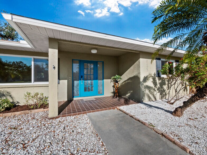 Building Photo - 633 Chevy Chase Dr