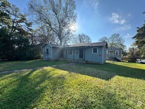 Building Photo - Duplex on Corner lot.