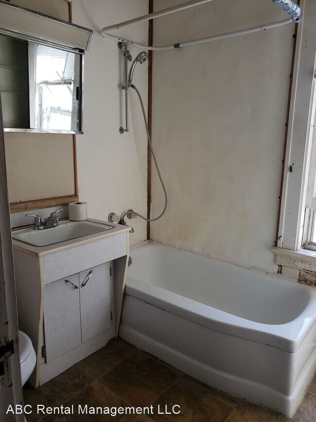 Building Photo - 5 br, 2 bath House - 825 Henrietta Street