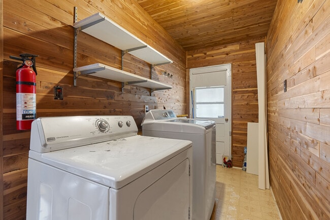 Building Photo - 18 John Collins Cir