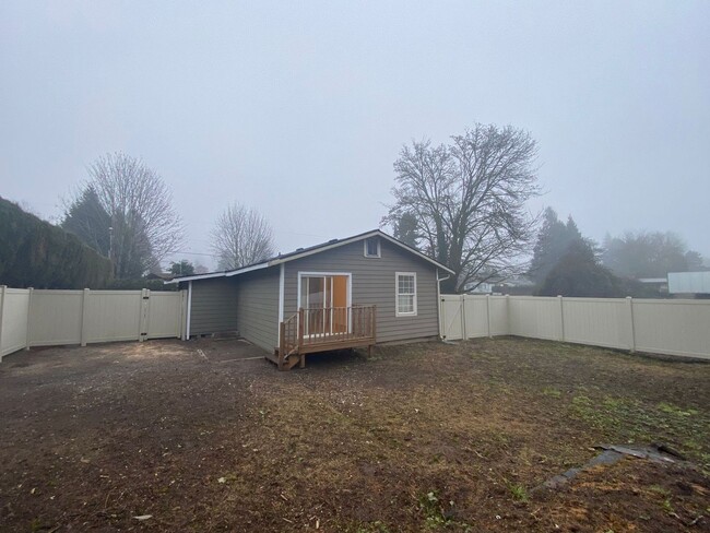 Building Photo - Cozy 2bed 1Bath with fenced backyard in Kent!