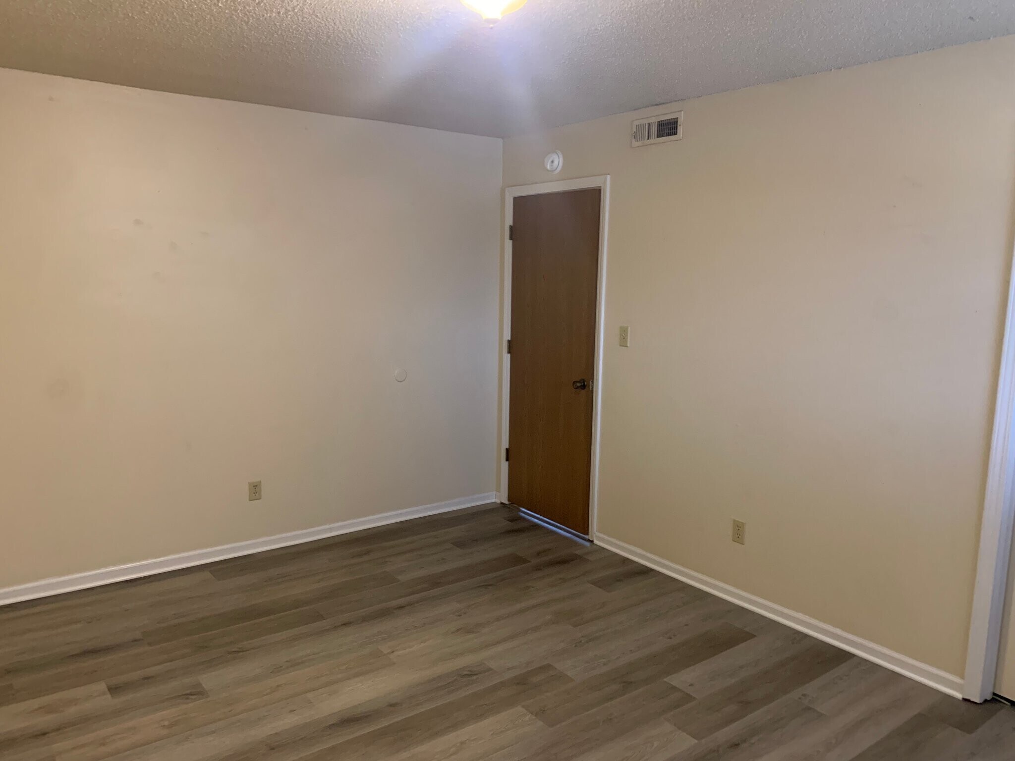Building Photo - 2309 Southridge Dr