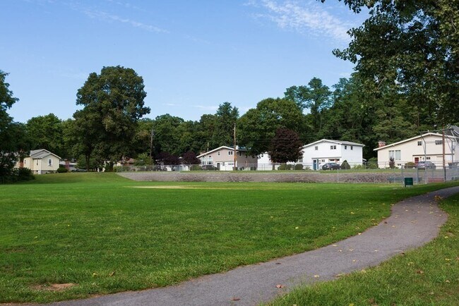 Building Photo - 46 Cochituate Rd