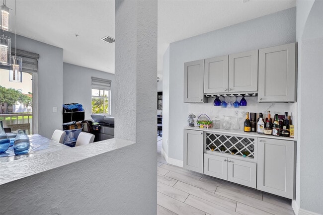 Building Photo - 150 Jacaranda Country Club Dr