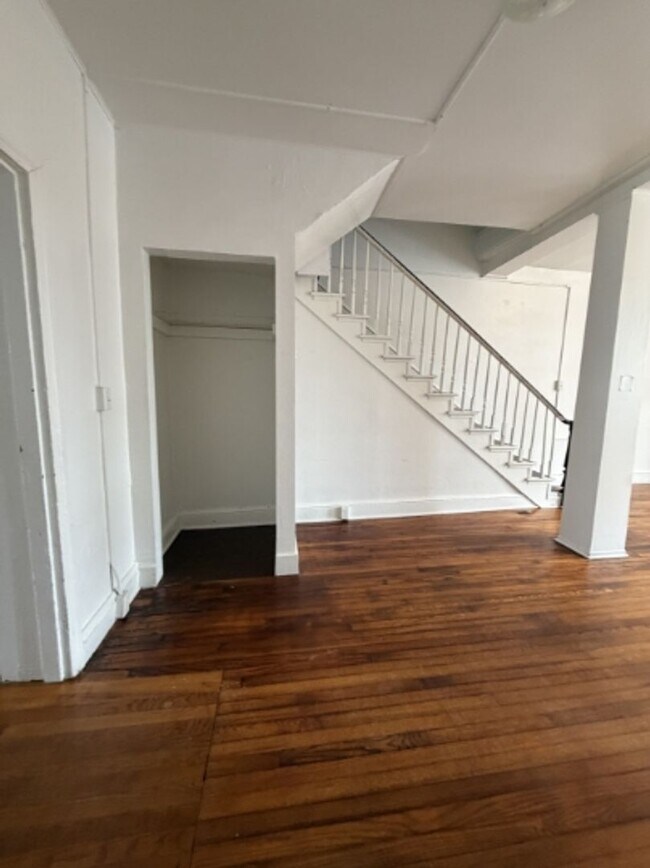Building Photo - AVAILABLE FOR SHOWING 3!!! BR/1 BA. Promotion - $500 off first month rent!!